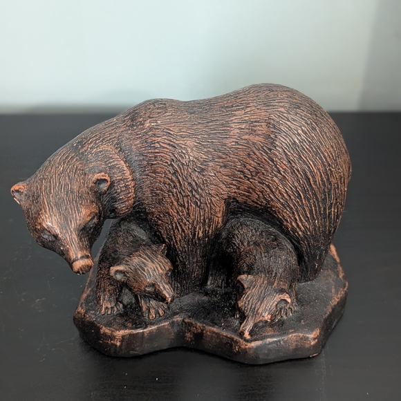 Hand Crafted Bear Family Sculpture - Picture 14 of 15